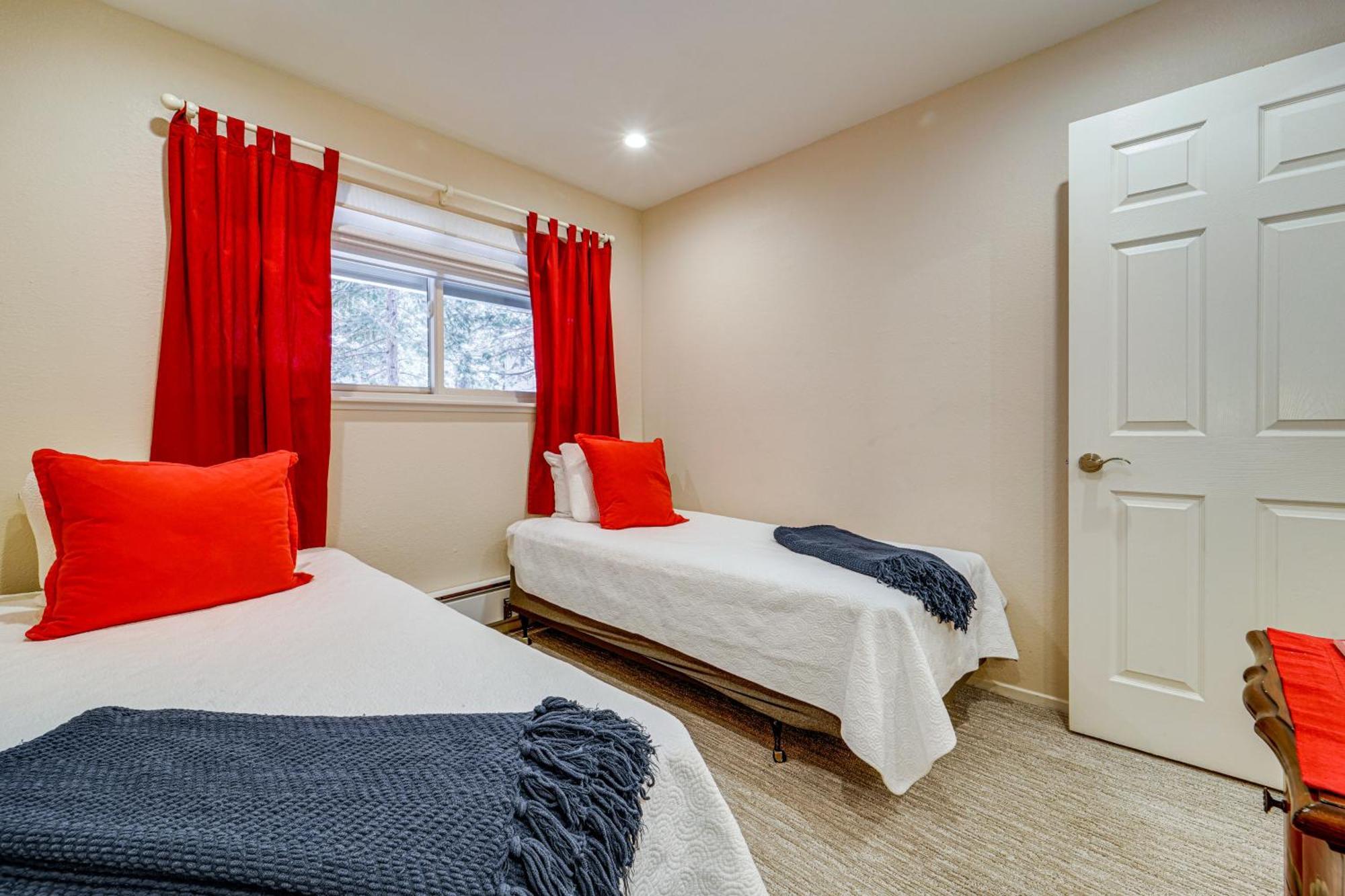 Tahoe Condo About 1 Mi To Diamond Peak Ski Resort! อินไคลน์วิลเลจ ภายนอก รูปภาพ